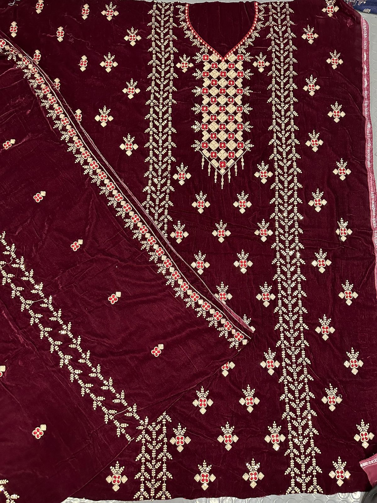 Embroidered Velvet Suit – Luxury Winter Formal Wear